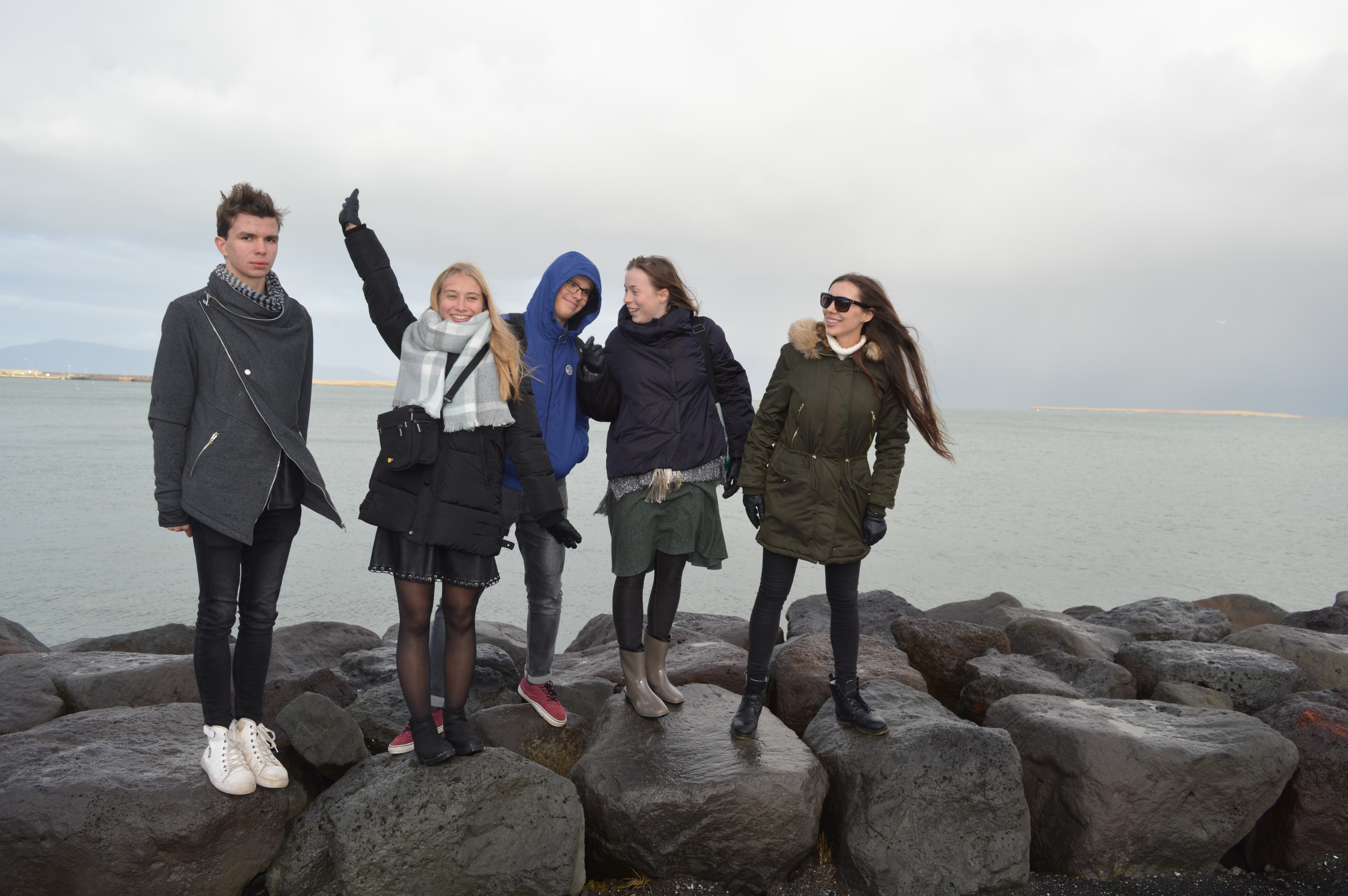 Что можно не брать в исландию. Молодежь Исландии. Жители Исландии. Подростки Исландии. Эмигранты в Исландии.